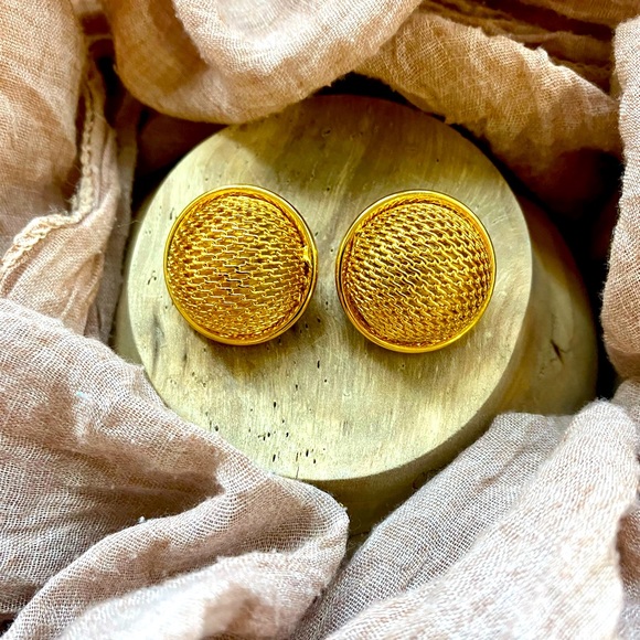 Lapor Vintage Gold Tone Earrings. - Picture 1 of 5